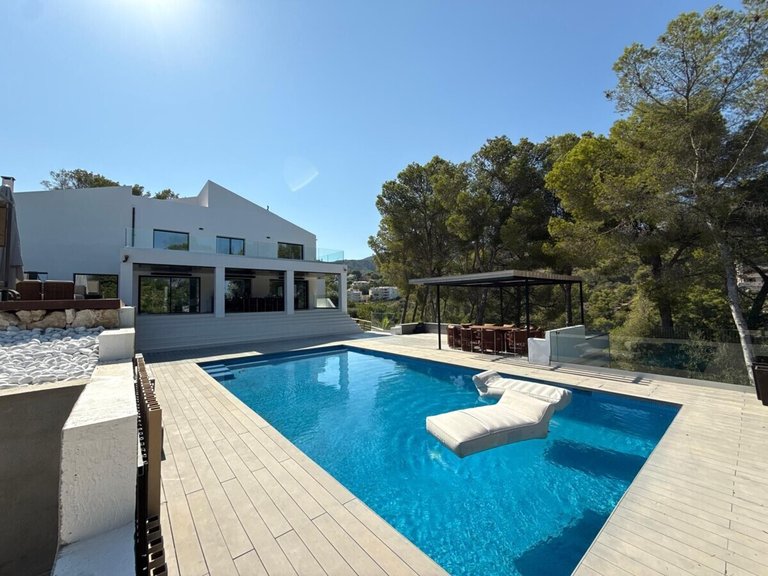 Villa for Long Term Rentals in Genova, Balearic Islands 1