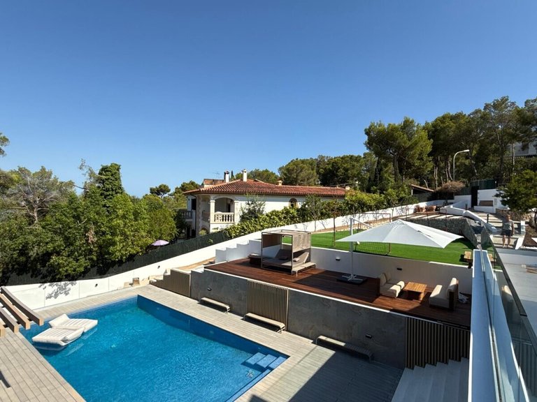 Villa for Long Term Rentals in Genova, Balearic Islands 4