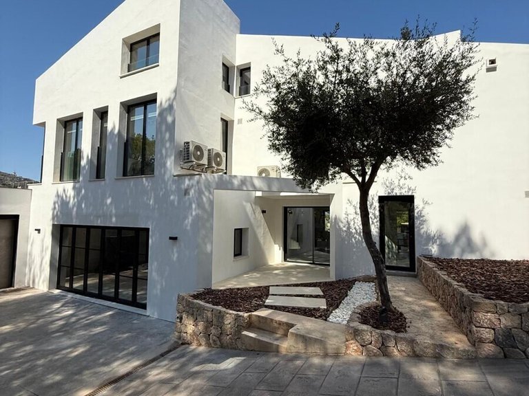 Villa for Long Term Rentals in Genova, Balearic Islands 42