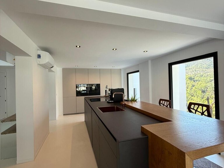 Villa for Long Term Rentals in Genova, Balearic Islands 8