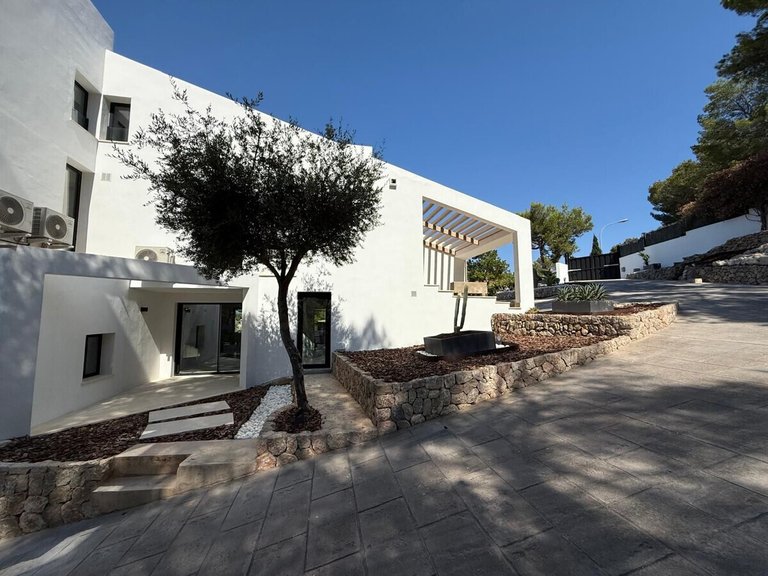 Villa for Long Term Rentals in Genova, Balearic Islands 7