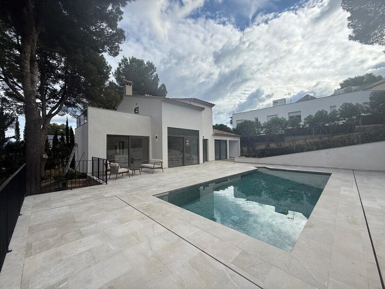 Villa for Sales in Santa Ponsa, Balearic Islands 56