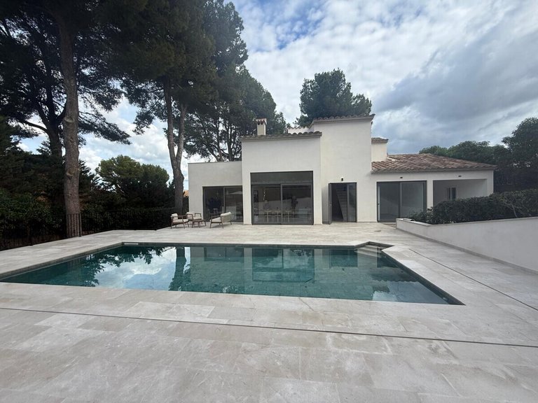 Villa for Sales in Santa Ponsa, Balearic Islands 1