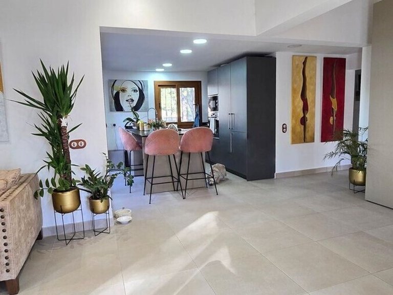 Town House for Long Term Rentals in Santa Ponsa, Balearic Islands 8