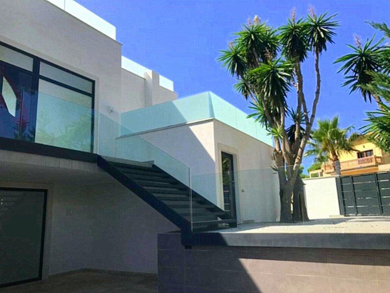 Villa for Long Term Rentals in Nova Santa Ponsa, Balearic Islands 11