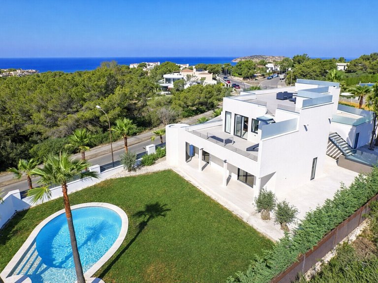 Villa for Long Term Rentals in Nova Santa Ponsa, Balearic Islands 1