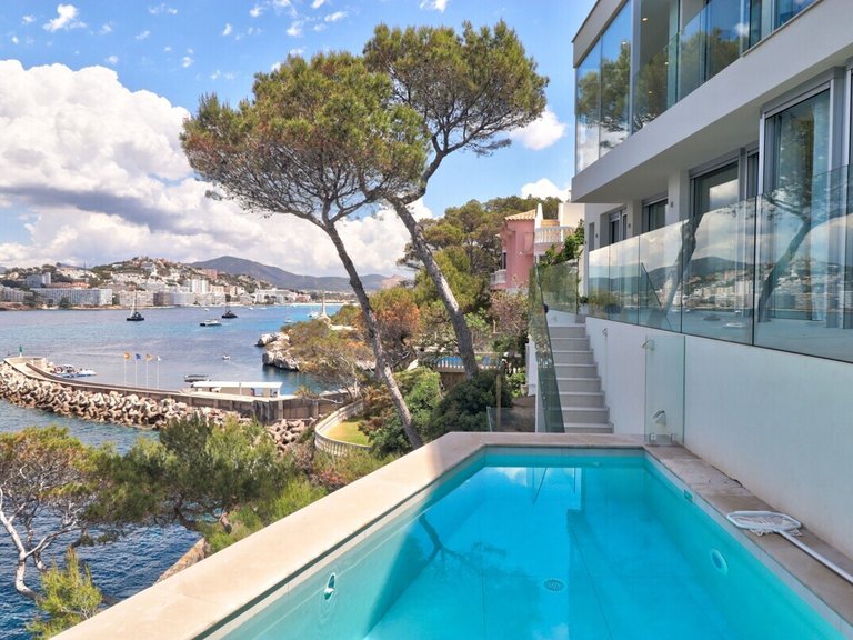 Villa for Sales in Santa Ponsa, Balearic Islands 1