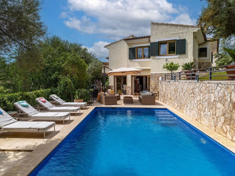 Town House for Sales in Calvia, Balearic Islands 1