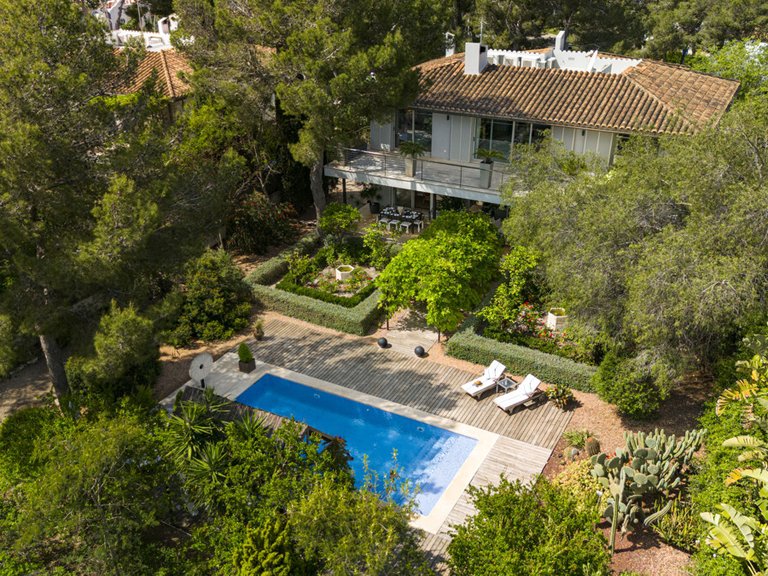 Villa for Sales in Sol De Mallorca, Balearic Islands 1