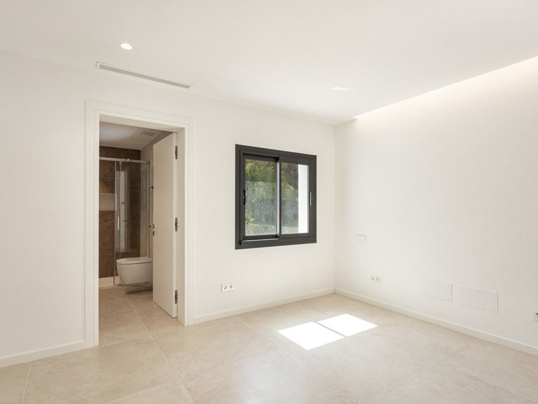 Villa for Sales in Santa Ponsa, Balearic Islands 22