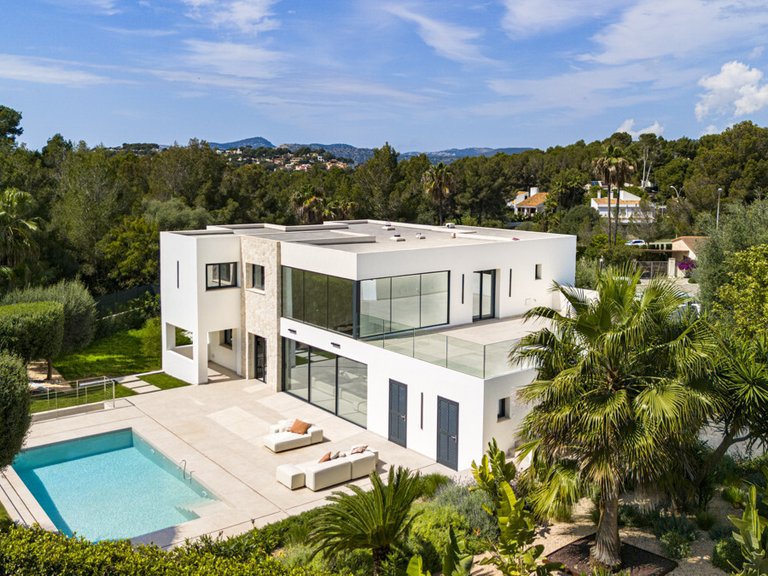 Villa for Sales in Santa Ponsa, Balearic Islands 1