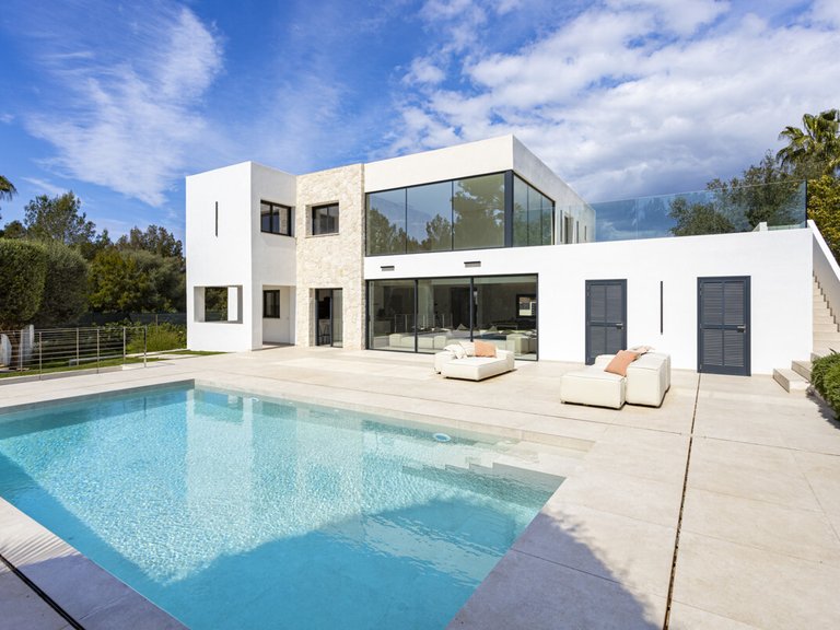 Villa for Sales in Santa Ponsa, Balearic Islands 3