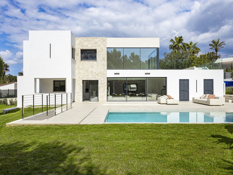 Villa for Sales in Santa Ponsa, Balearic Islands 2