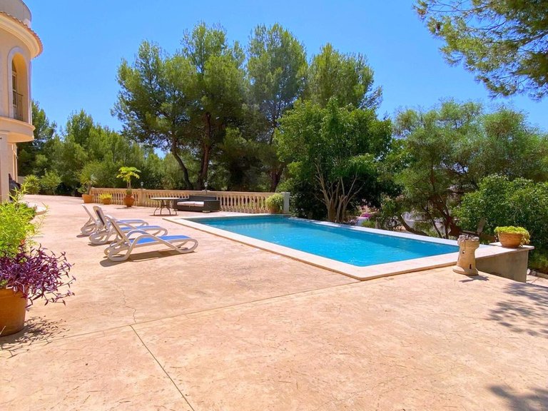 Villa for Sales in Paguera, Balearic Islands 1