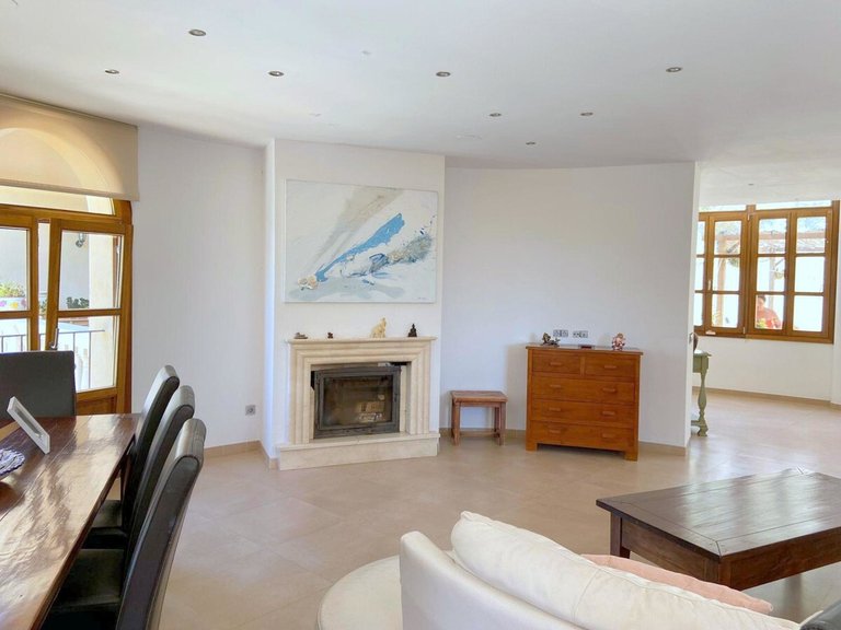 Villa for Sales in Paguera, Balearic Islands 4