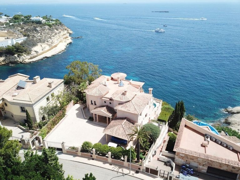Villa for Long Term Rentals in Sol De Mallorca, Balearic Islands 1
