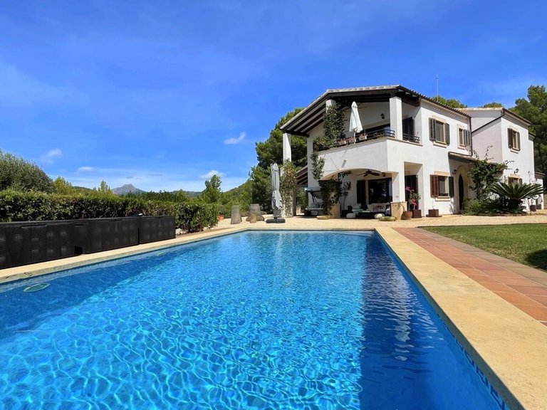 Country House for Sales in Calvia, Balearic Islands 1