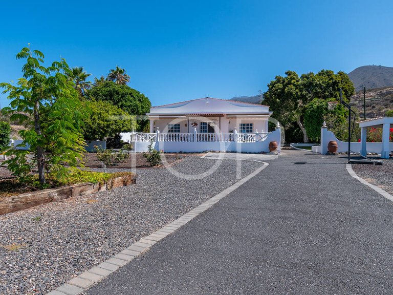 Country House for Sale in Guía De Isora, Tenerife 5