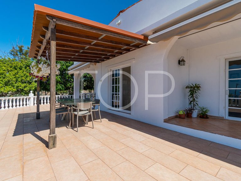 Country House for Sale in Guía De Isora, Tenerife 3