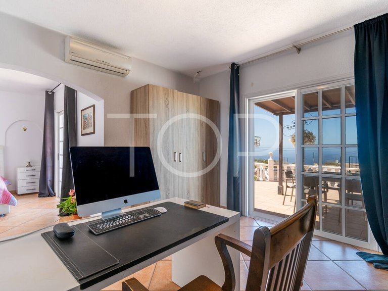 Country House for Sale in Guía De Isora, Tenerife 17