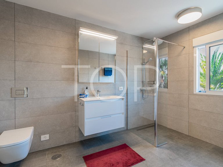 Villa for Sale in Guía De Isora, Tenerife 18