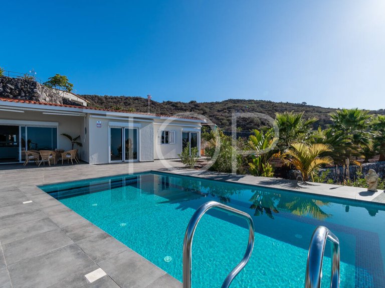 Villa for Sale in Guía De Isora, Tenerife 4