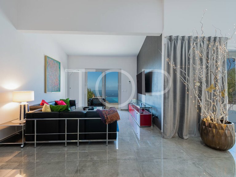 Villa for Sale in Guía De Isora, Tenerife 9