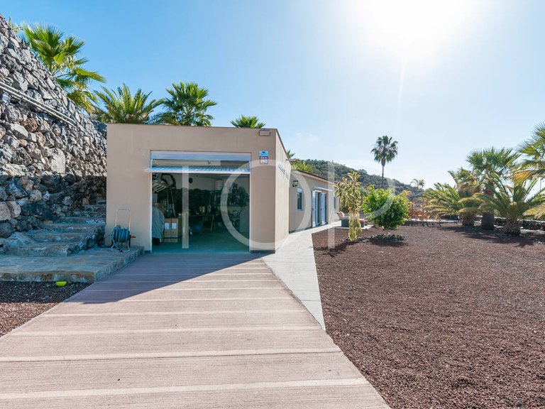 Villa for Sale in Guía De Isora, Tenerife 6
