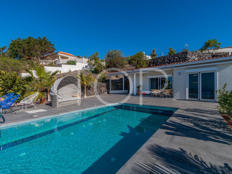 Villa for Sale in Guía De Isora, Tenerife 3