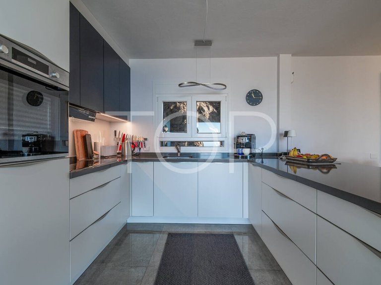 Villa for Sale in Guía De Isora, Tenerife 13