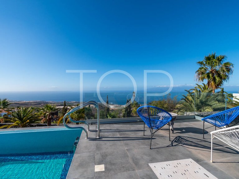 Villa for Sale in Guía De Isora, Tenerife 2
