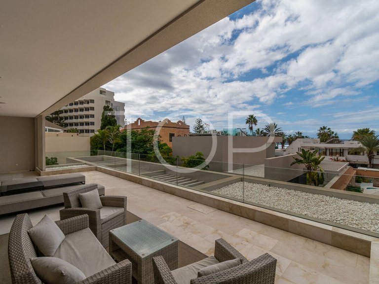 Villa for Sale in Playa De Las Américas, Tenerife 28