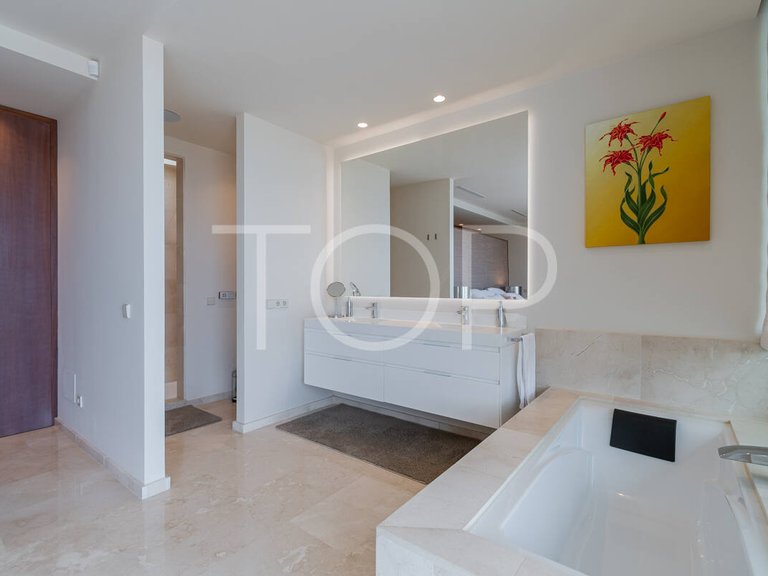 Villa for Sale in Playa De Las Américas, Tenerife 16