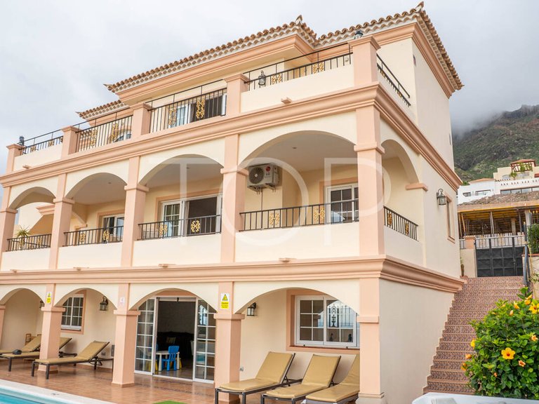 Villa for Sale in Roque Del Conde, Tenerife 1