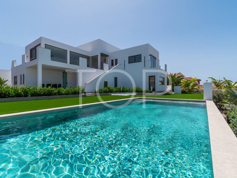 Villa for Sale in Playa Paraiso, Tenerife 1