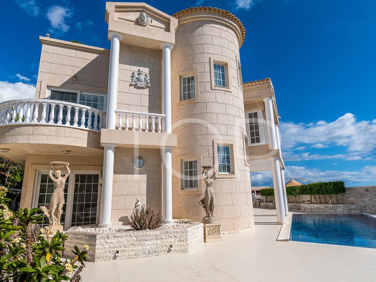 Villa for Sale in Golf Costa Adeje, Tenerife 4