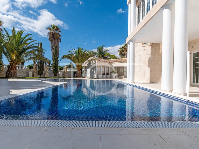 Villa for Sale in Golf Costa Adeje, Tenerife 1