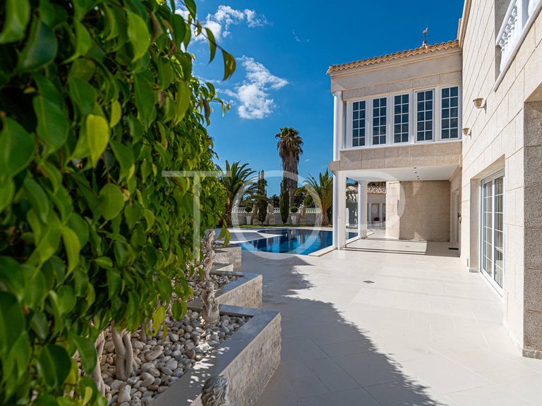 Villa for Sale in Golf Costa Adeje, Tenerife 23