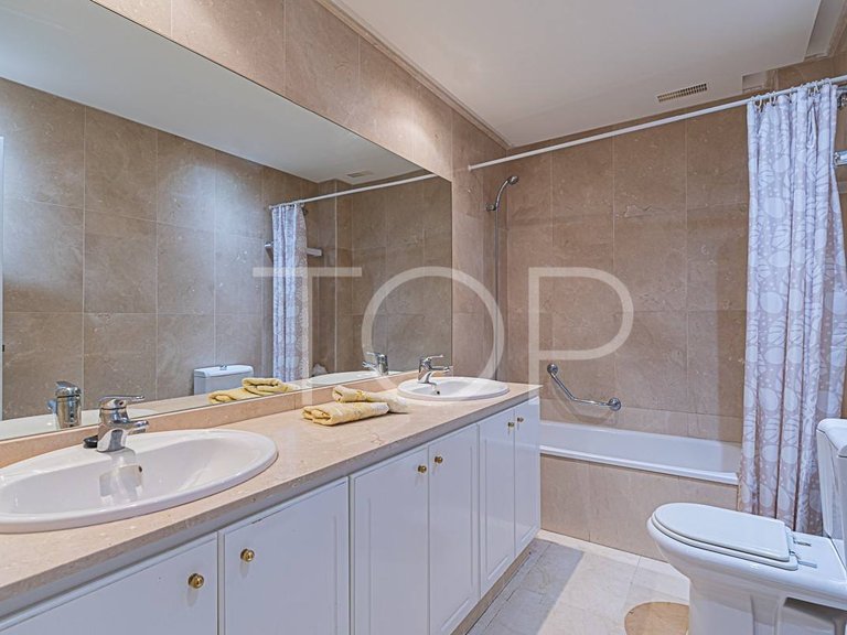 Apartment for Sale in Playa Del Duque, Tenerife 9