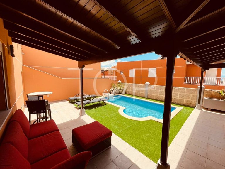 Villa for Sale in Los Cristianos, Tenerife 1