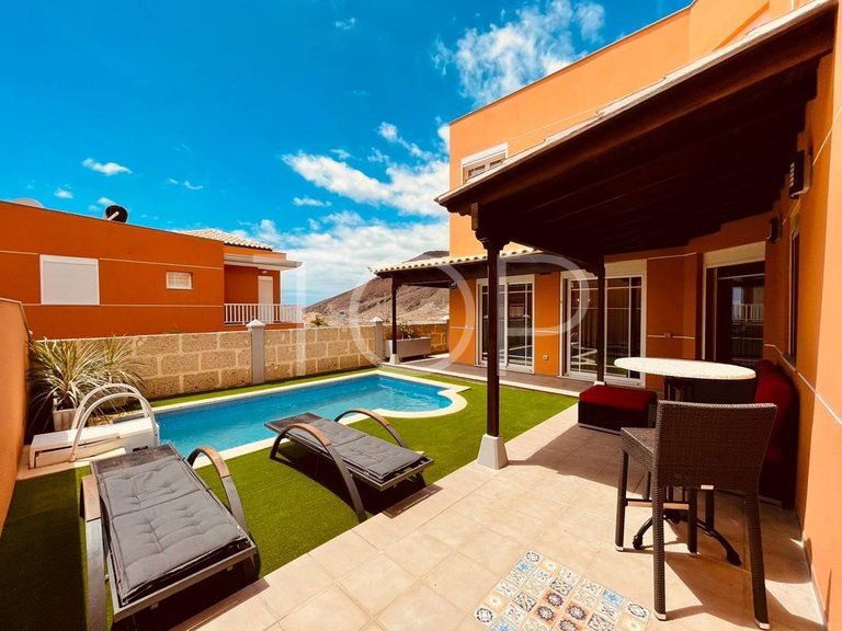 Villa for Sale in Los Cristianos, Tenerife 2