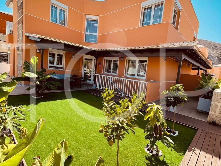 Villa for Sale in Los Cristianos, Tenerife 1