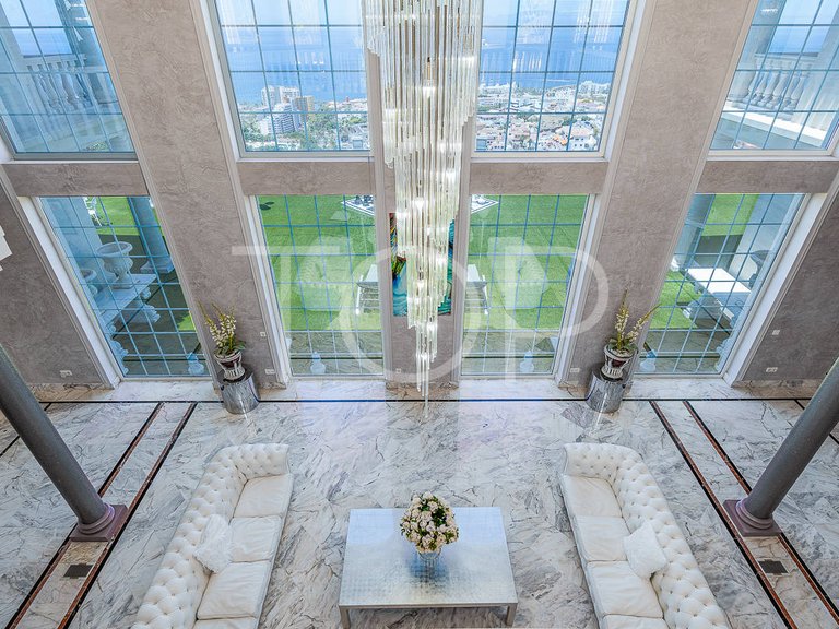 Villa for Sale in San Eugenio Alto, Tenerife 2