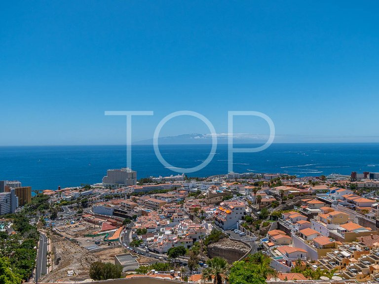 Villa for Sale in San Eugenio Alto, Tenerife 52