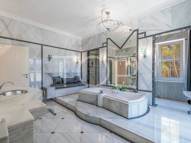 Villa for Sale in San Eugenio Alto, Tenerife 13