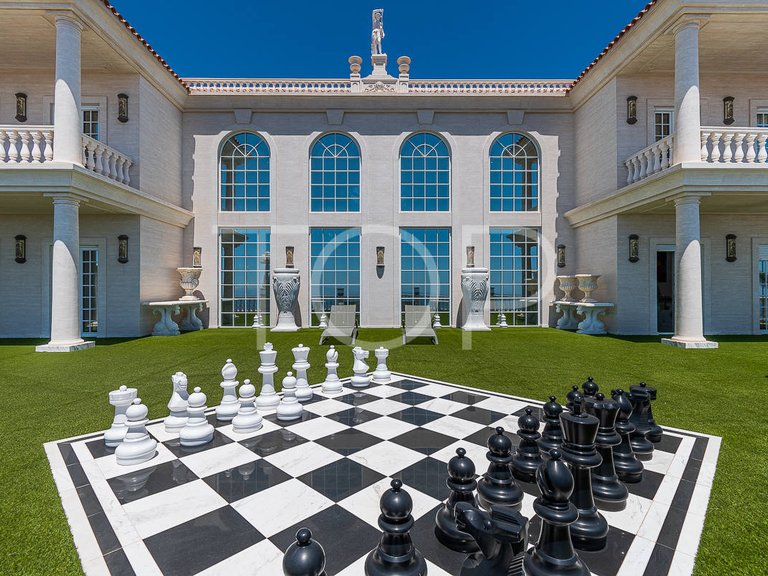 Villa for Sale in San Eugenio Alto, Tenerife 1