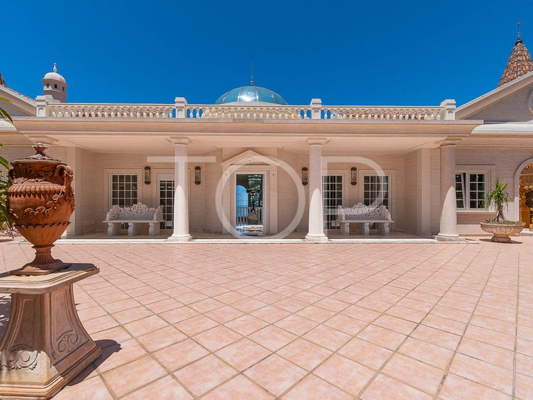Villa for Sale in San Eugenio Alto, Tenerife 4