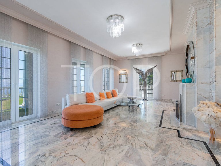 Villa for Sale in San Eugenio Alto, Tenerife 28