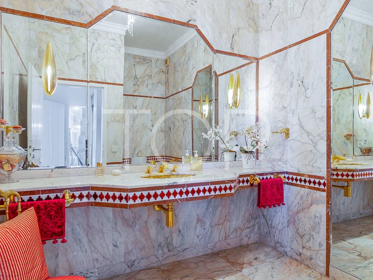 Villa for Sale in San Eugenio Alto, Tenerife 38