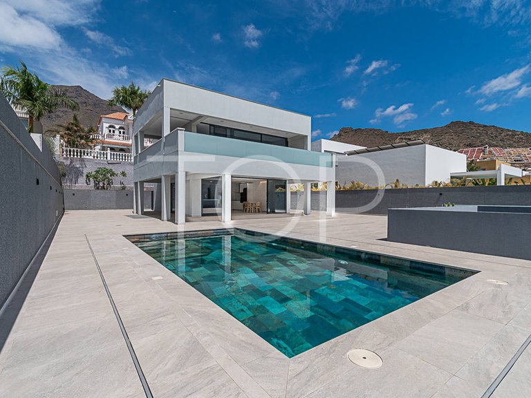 Villa for Sale in El Madroñal, Tenerife 2